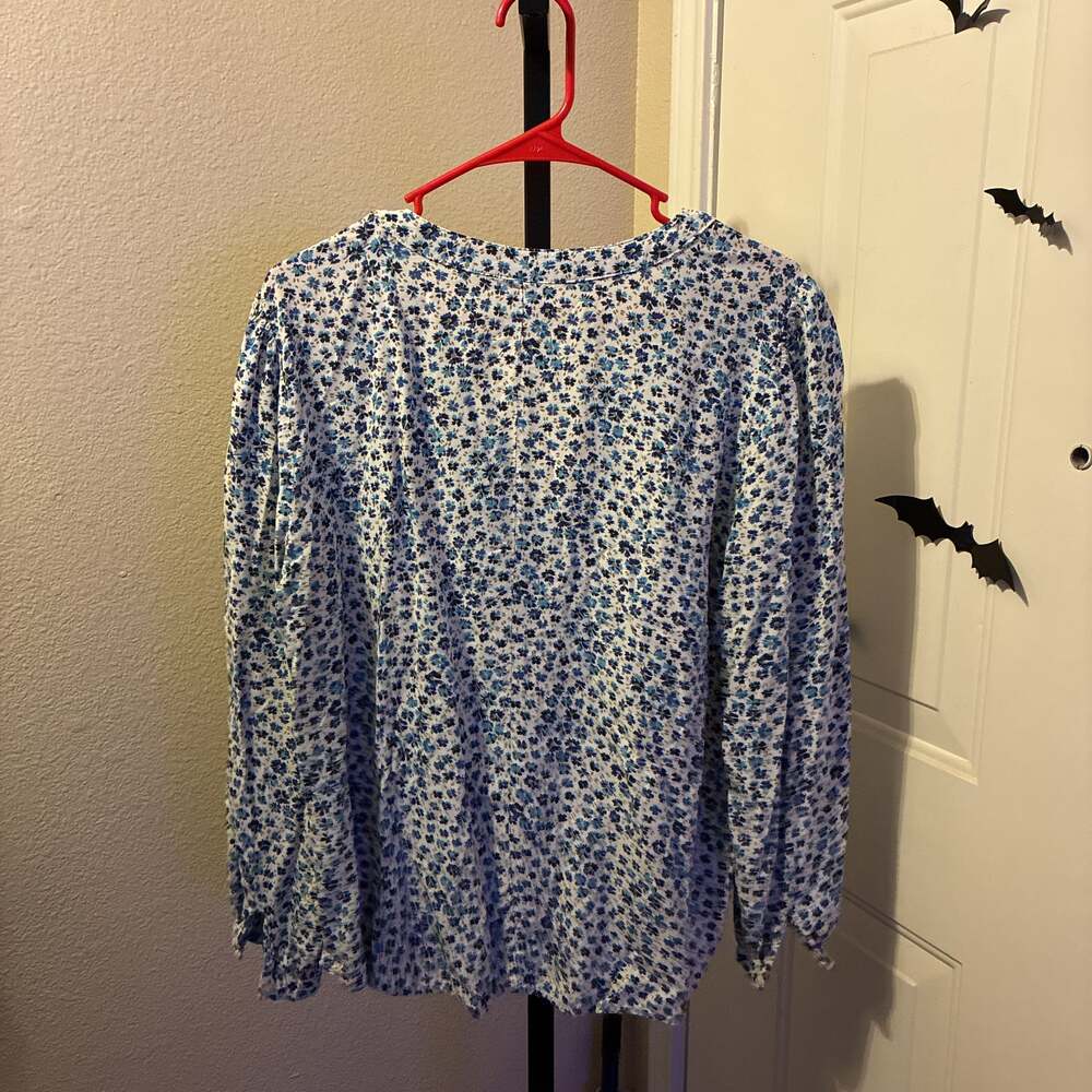 GAP - Picture 2 of 2